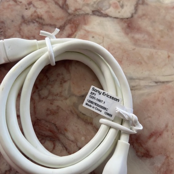 First generation Sony watch band in pink and power cord only *no watch* NEW - Picture 2 of 7